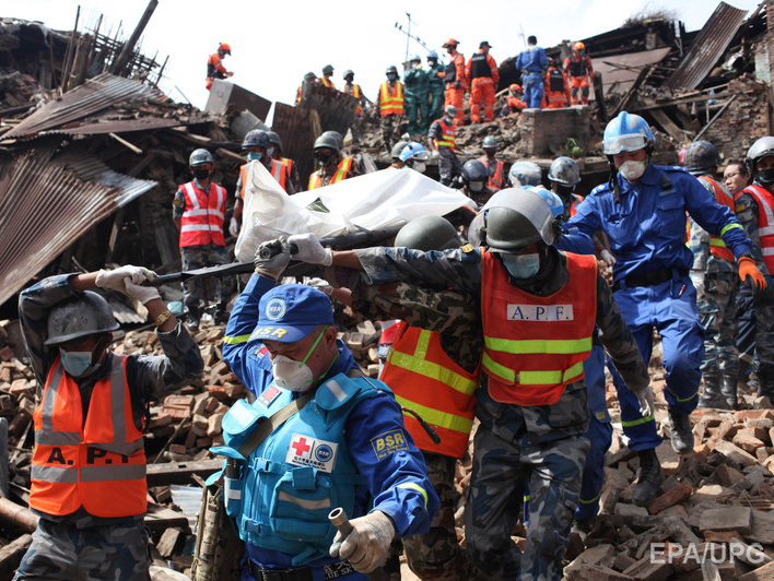 Жертвами землетрясения в Непале стали уже 5489 человек