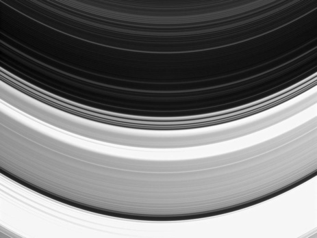 Межпланетная станция Cassini сфотографировала кольцо D Сатурна