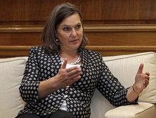 Нуланд заверила, что Вашингтон участвует в урегулировании конфликта на Донбассе