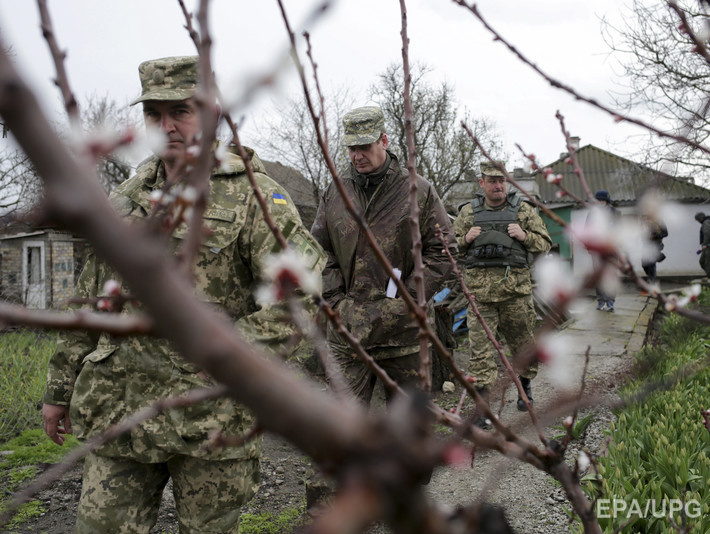 Штаб АТО: Ситуация на Донбассе стабильно напряженная, погиб один военный