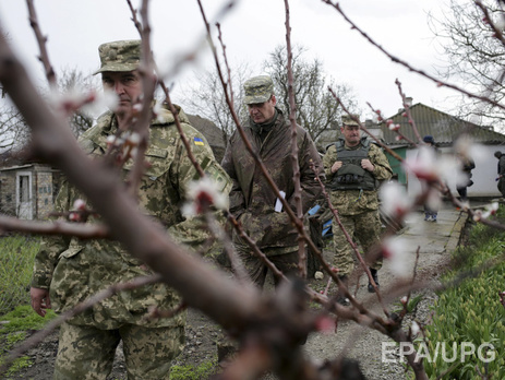 Штаб АТО: Ситуация на Донбассе стабильно напряженная, погиб один военный