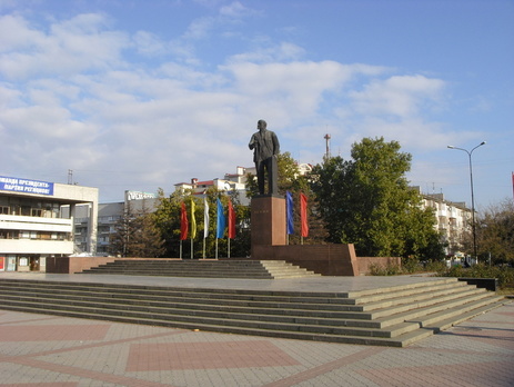 СМИ: В Симферополе на демонстрации колонну Минкульта возглавили Екатерина II и Потемкин-Таврический