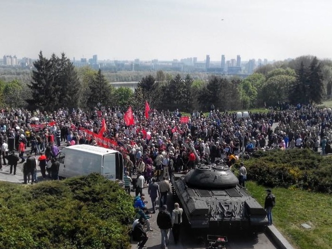 МВД: На акции возле музея Великой Отечественной войны в Киеве пострадал милиционер