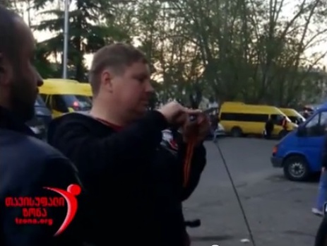 В Грузии полиция задержала активистов, снимавших георгиевские ленточки с мотоциклов россиян