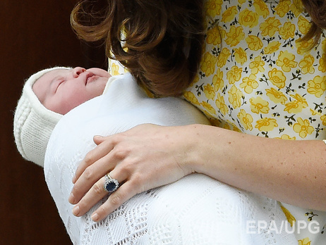 Первые фотографии новорожденной британской принцессы. Фоторепортаж