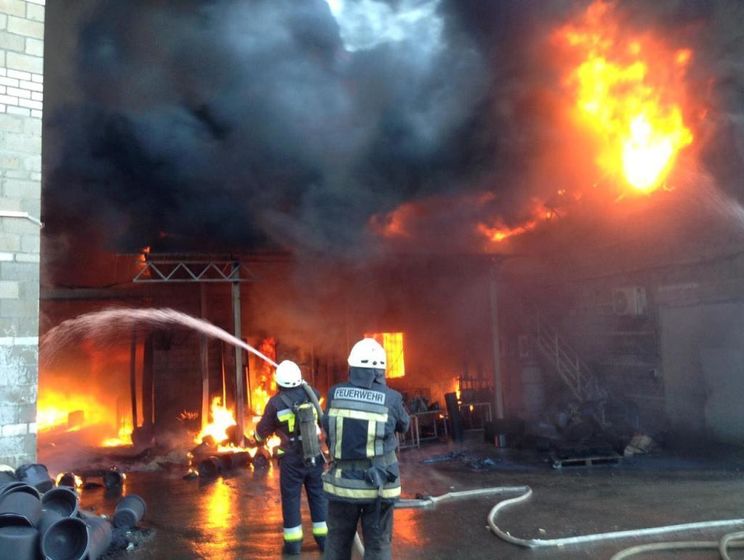 В Днепропетровской области загорелся завод пластиковых изделий &ndash; Госслужба по ЧС