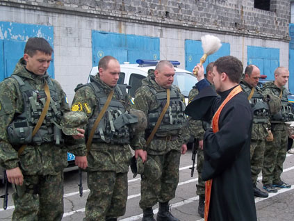 Милиционеры-добровольцы из Красноармейска отправились в зону АТО. Фоторепортаж