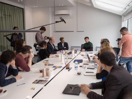 На закрытой встрече с иностранными журналистами Зеленский заявил, что Украина будет двигаться в ЕС и НАТО