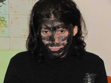 В Калуше похищенной активистке Евромайдана разрисовали лицо черной краской