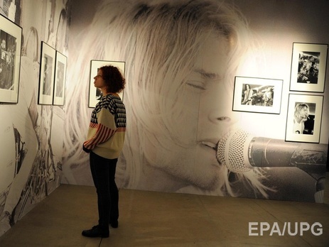 Фото с миланской выставки, посвященной Курту Кобейну и группе Nirvana