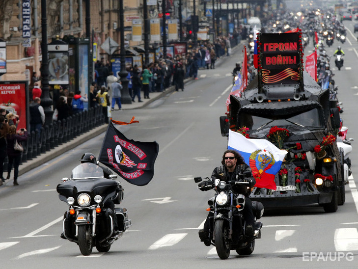 Под Мюнхеном полиция остановила колонну "Ночных волков", в которой был один мотоцикл и две машины российских дипломатов