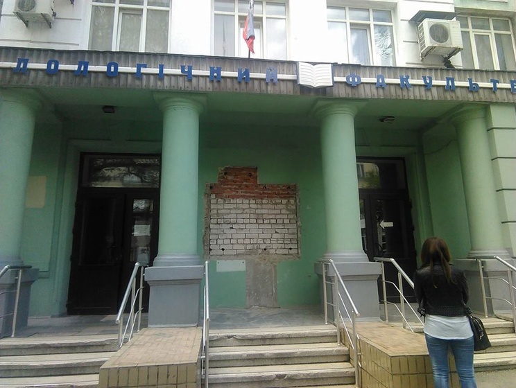 В Донецке снесли барельеф поэта Стуса