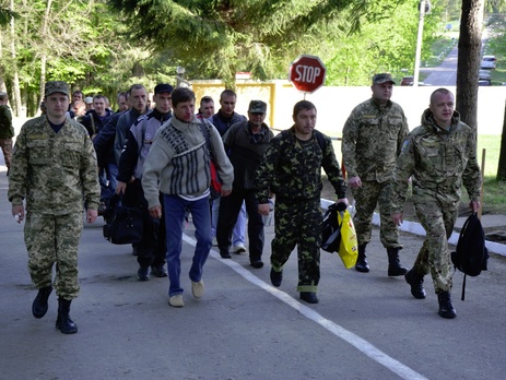 В учебные центры ВСУ прибывают военнообязанные, призванные в рамках пятой волны мобилизации. Фоторепортаж