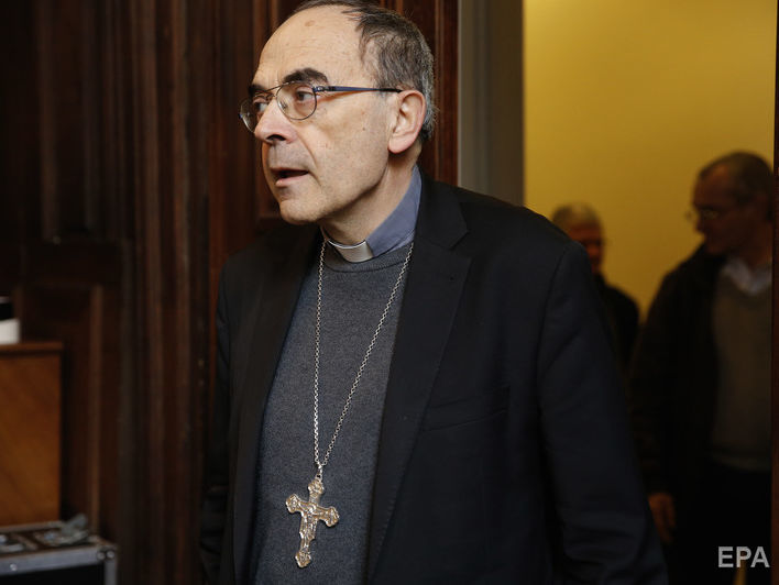 Французького кардинала засудили до умовного строку за приховування педофілії