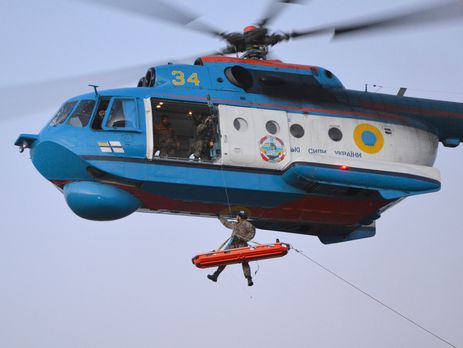 В Україні льотчики бригади морської авіації провели навчання з евакуації поранених. Фоторепортаж