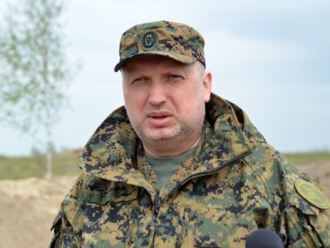 Турчинов принял участие в испытании оборонительных сооружений. Фоторепортаж