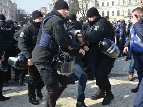 На Марші жінок у Києві сталися зіткнення радикалів із правоохоронцями 
