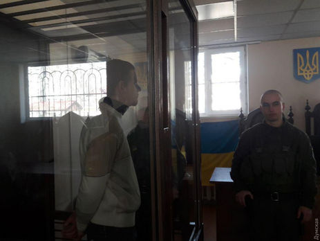 До семи з половиною років в'язниці засуджено одесита, який знущався з кошенят у присутності дитини