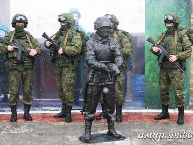 В России открыли памятник "Вежливому солдату"