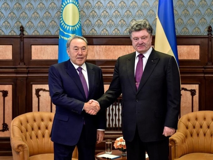 Назарбаев пригласил Порошенко летом посетить Казахстан