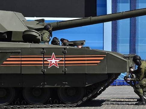 Во время репетиции парада в Москве заглох танк "Армата". Фоторепортаж