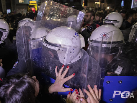 У Стамбулі поліція застосувала сльозогінний газ проти учасниць маршу жінок