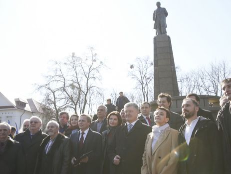 Порошенко вручил Шевченковскую премию на Тарасовой горе в Каневе