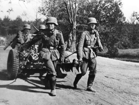 Российские школьники изготовили для ветеранов открытки с изображением фашистских солдат