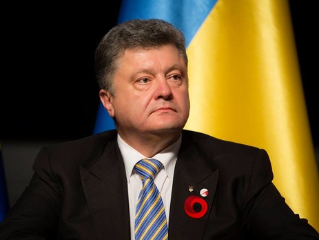 Порошенко поблагодарил руфера Мустанга за то, что он надел венок на монумент 