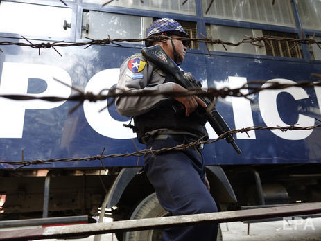 Поліцейські у М'янмі стають об'єктами атак повстанців