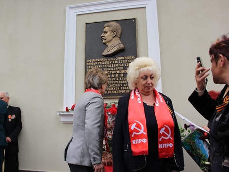 В Симферополе установили мемориальную доску Сталину