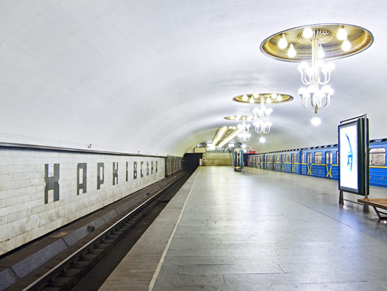 МВД: На станции столичного метро "Харьковская" умер мужчина