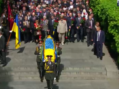 В Киеве проходят памятные мероприятия ко Дню Победы. Онлайн-трансляция