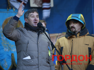Регионалу Грушевскому, который выступил на Майдане, разбили окно в машине