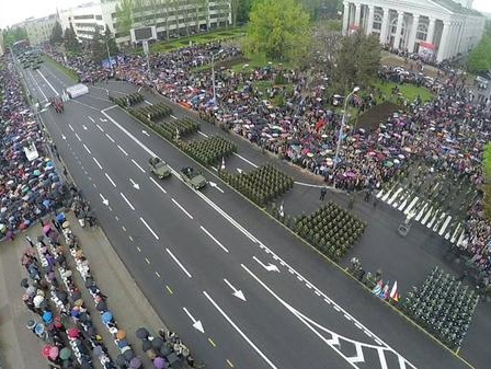 Боевики устроили парады 