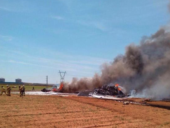 В испанской Севилье разбился военный самолет, 10 человек погибли