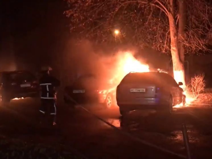 Адвокат заявила, що невідомі в Луцьку спалили її Renault і автомобіль Skoda, який належить чоловікові