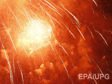 СМИ: В Омске заряд фейерверка попал в толпу, пострадали пять человек