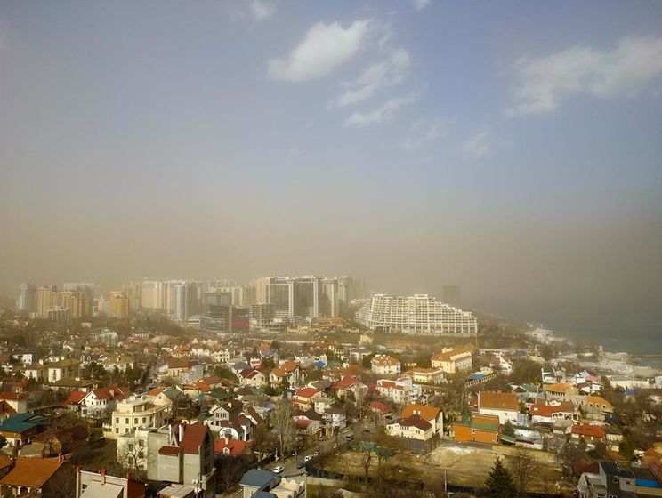В Одессе второй раз за два дня поднялась пыльная буря