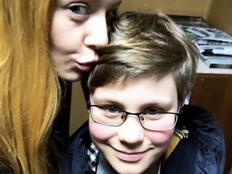 Живущий в Лондоне сын Тины Кароль записал для нее ролик на украинском языке