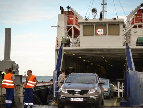 СМИ: На Керченской переправе российские пограничники не пропускают грузы из Крыма