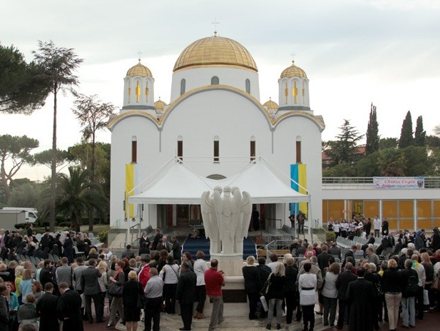 В Риме в День матери люди просят Богородицу о мире в Украине