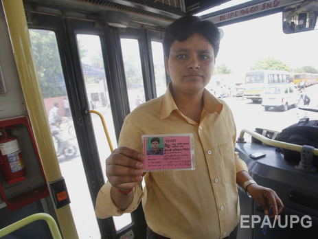 В Дели начала работать первая женщина-водитель автобуса