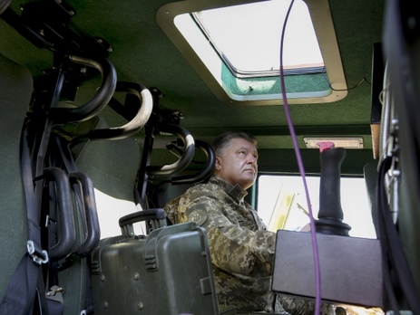 Порошенко поручил увеличить госзаказ для оборонных предприятий