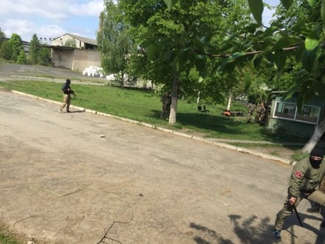 СМИ: В Ровенской области сотрудники частной охранной фирмы применили травматическое оружие против волонтеров