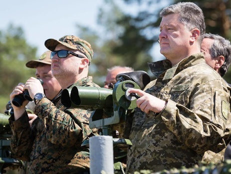 Порошенко, Турчинов, Полторак и Муженко посетили военный учебный центр 