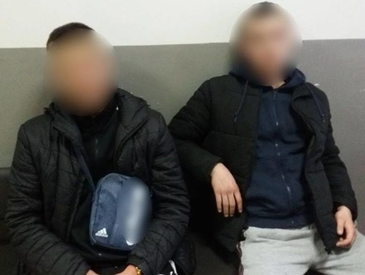 В Луцке задержаны пять человек, нацепившие фаллоимитатор на патрульный автомобиль