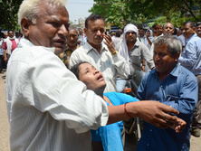 Новое землетрясение в Непале вызвало большую панику среди населения. Фоторепортаж
