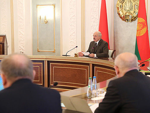 "Законы у нас супердемократичные, никакой диктатуры". Лукашенко призвал усилить контроль за распространением незаконной информации