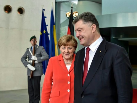 Порошенко встречается с властями Германии, а Яценюк – Франции. Фоторепортаж